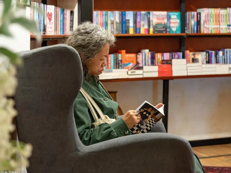 "Hayalet Okuyucu" Etkisi: Kitap Okumanın Konuşma Akıcılığını Artıran Gizli Gücü